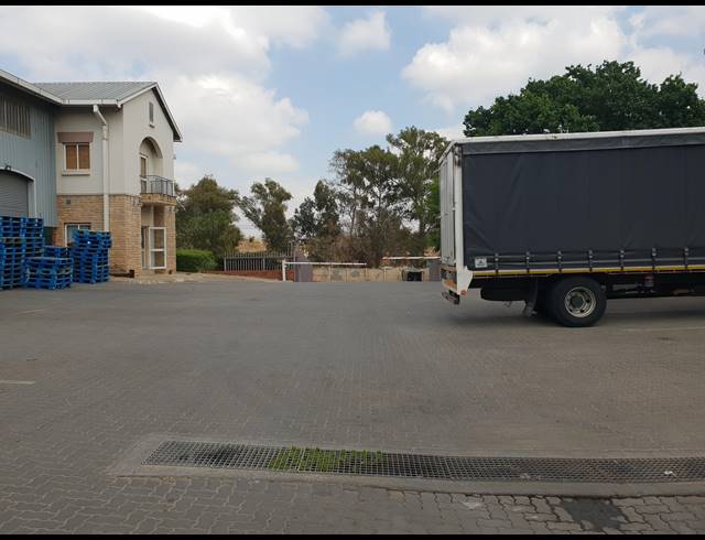 300M² WAREHOUSE SOLD IN LINBRO PARK